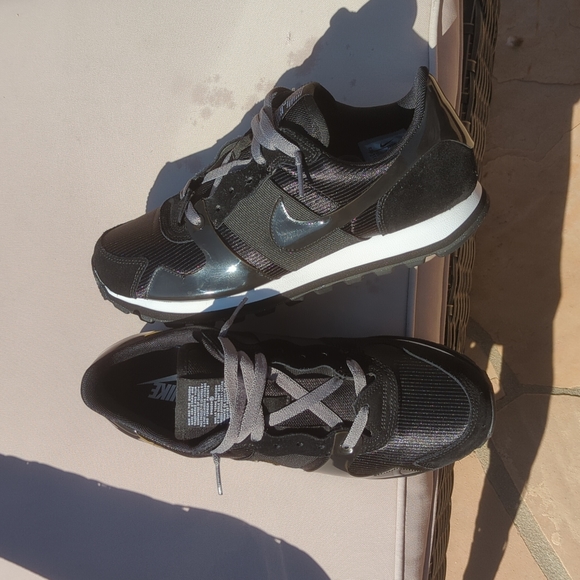 Nike Waffle Sneakers - Picture 6 of 7